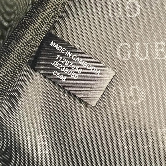 NWT Guess Woman's small cosmetic black bag - Picture 7 of 9